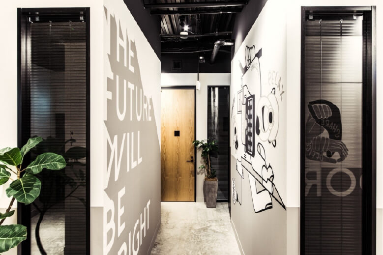 コーチング英会話「トライズ」福岡天神センター入り口