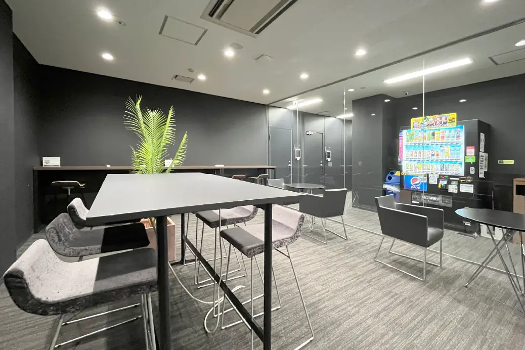 コーチング英会話「トライズ」新宿三丁目ラウンジ1